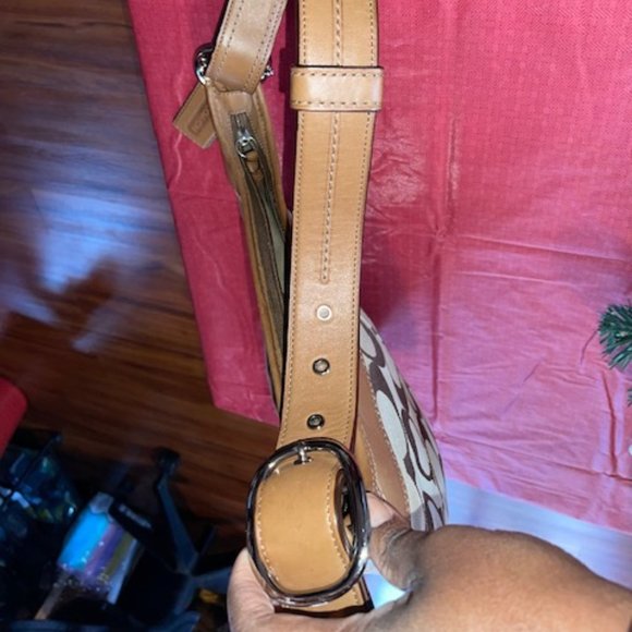 Coach EUC SHOULDER BAG - Picture 5 of 5